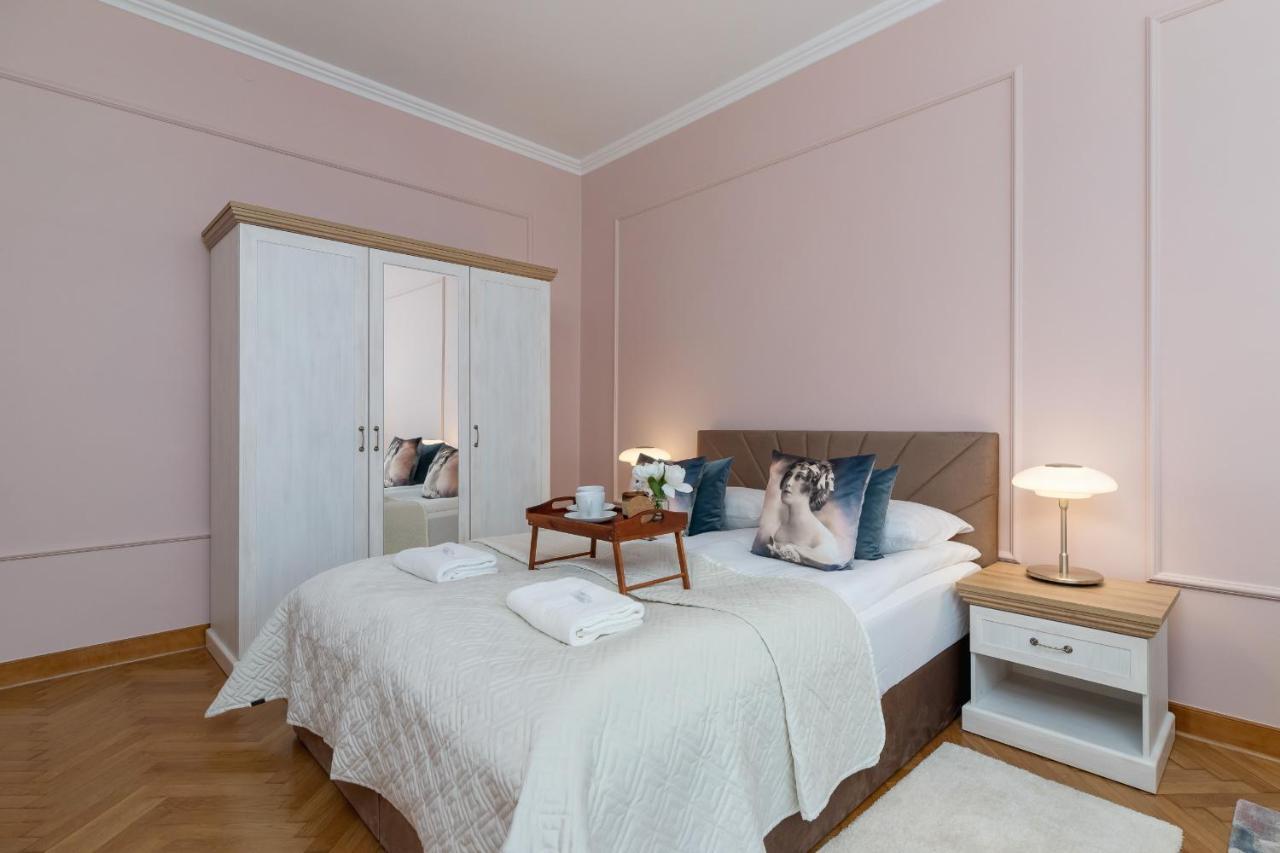 Luxurious & Unique Apartment Mickiewicza Cracow By Renters Prestige 克拉科夫 外观 照片